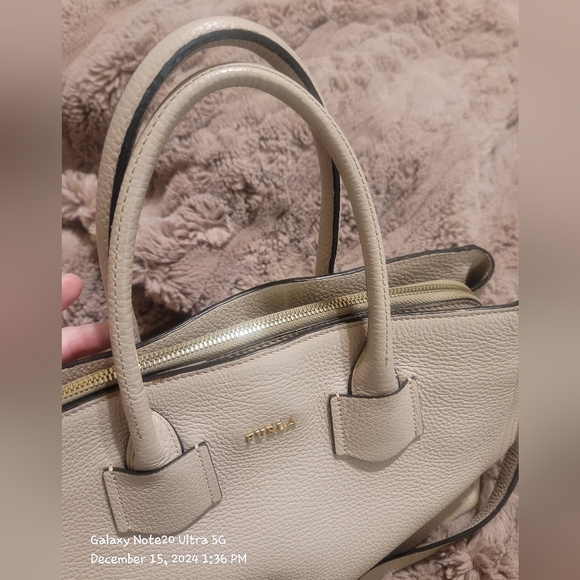 NWOT Beautiful Butter soft FURLA PEBBLED LEATHER SHOULDER BAG 3 COMPARTMENTS - Picture 5 of 10